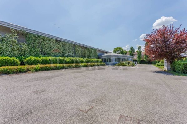 negozio in vendita a Carpi in zona Santa Croce