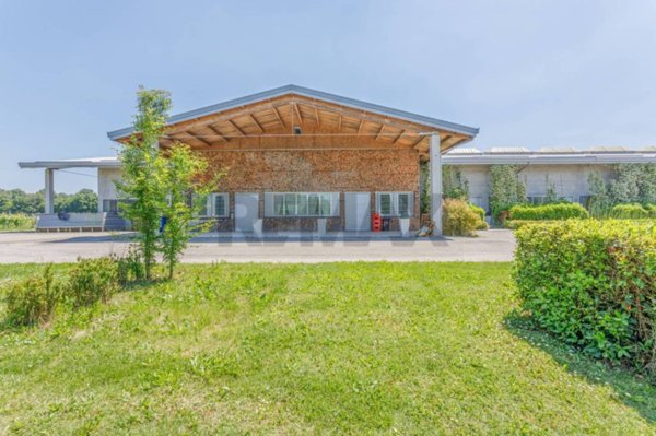 negozio in vendita a Carpi in zona Santa Croce