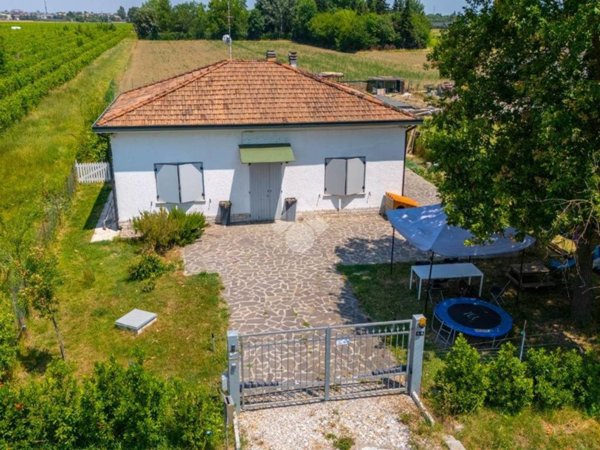 casa indipendente in vendita a Carpi in zona Quartirolo