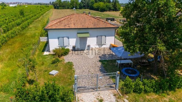 casa indipendente in vendita a Carpi in zona Quartirolo