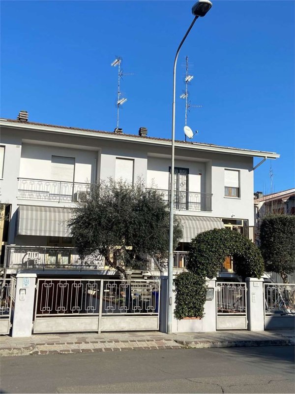 casa indipendente in vendita a Carpi in zona Cortile