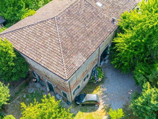 casa indipendente in vendita a Carpi in zona Budrione
