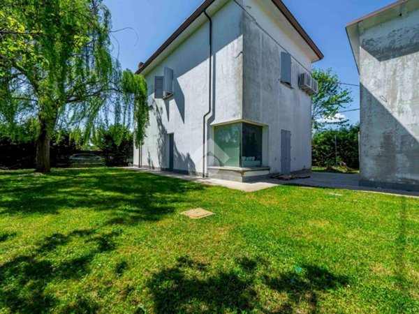 casa indipendente in vendita a Carpi