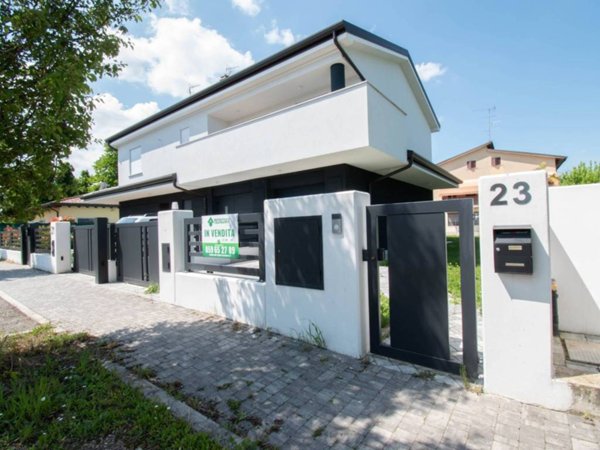 casa indipendente in vendita a Carpi