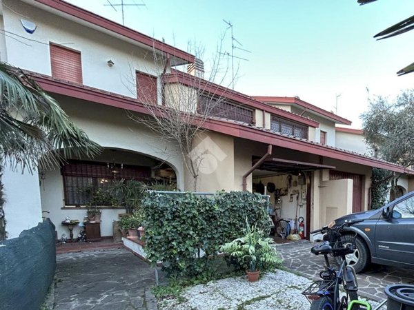 casa indipendente in vendita a Carpi
