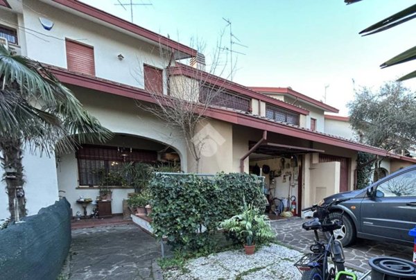 casa indipendente in vendita a Carpi