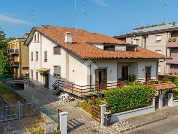 casa indipendente in vendita a Carpi