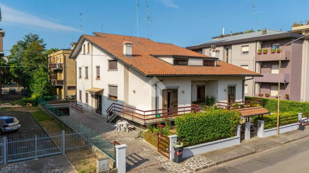 casa indipendente in vendita a Carpi