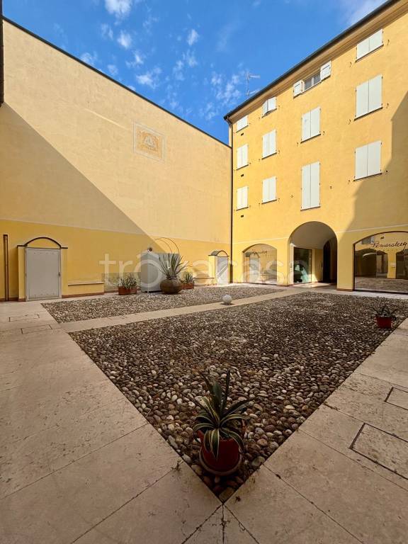 appartamento in vendita a Carpi in zona Centro Storico
