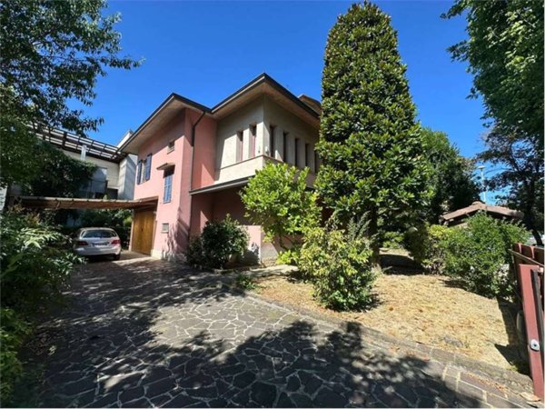 casa indipendente in vendita a Carpi in zona Centro Storico