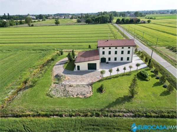 casa indipendente in vendita a Carpi in zona San Marino