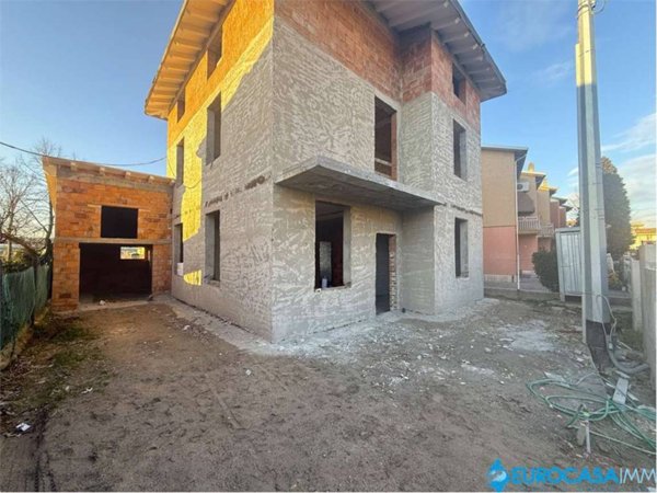 casa indipendente in vendita a Carpi in zona Cibeno Pile