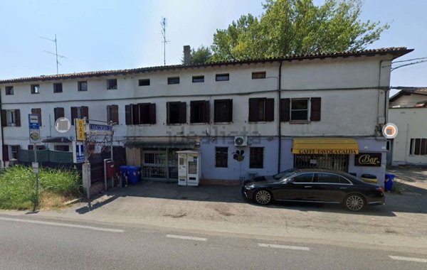 negozio in vendita a Carpi in zona Santa Croce