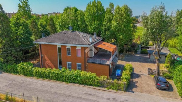 casa indipendente in vendita a Carpi in zona Budrione