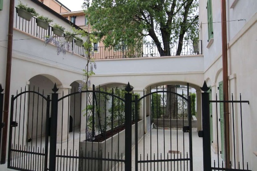 casa indipendente in vendita a Carpi in zona Centro Storico