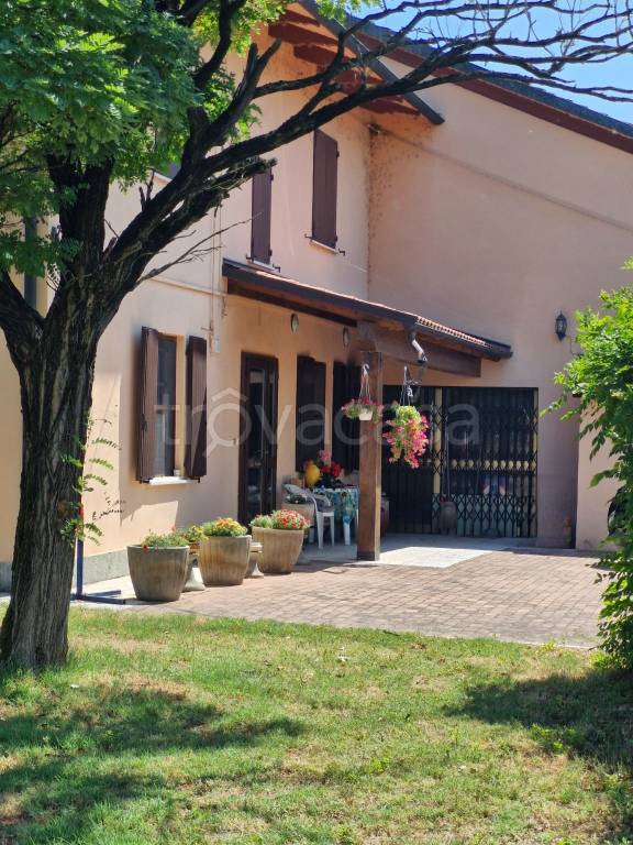 casa indipendente in vendita a Carpi in zona Budrione
