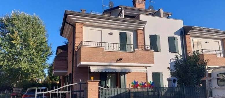 casa indipendente in vendita a Carpi