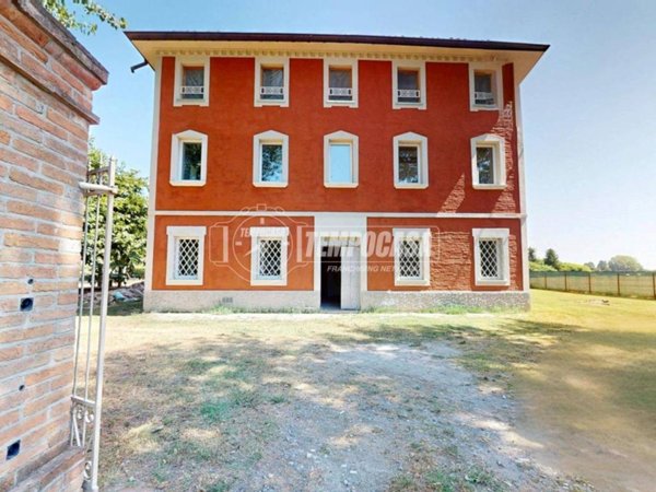 intera palazzina in vendita a Carpi in zona Budrione