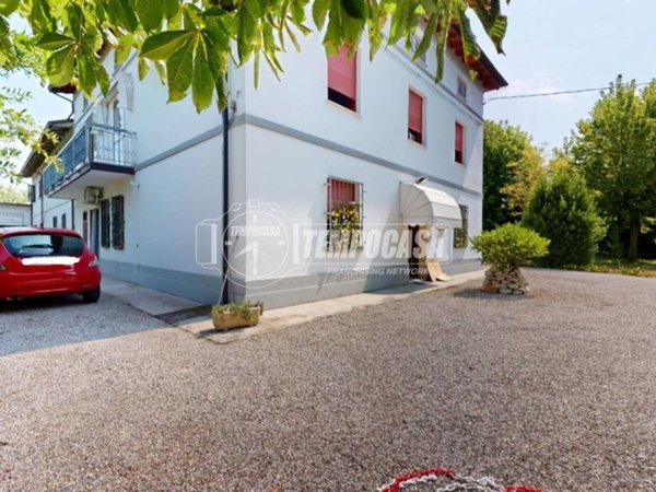 casa indipendente in vendita a Carpi in zona Budrione