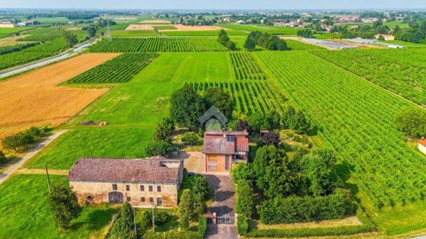 casale in vendita a Carpi in zona Budrione