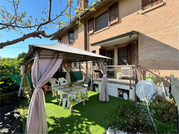 casa indipendente in vendita a Carpi in zona Quartirolo