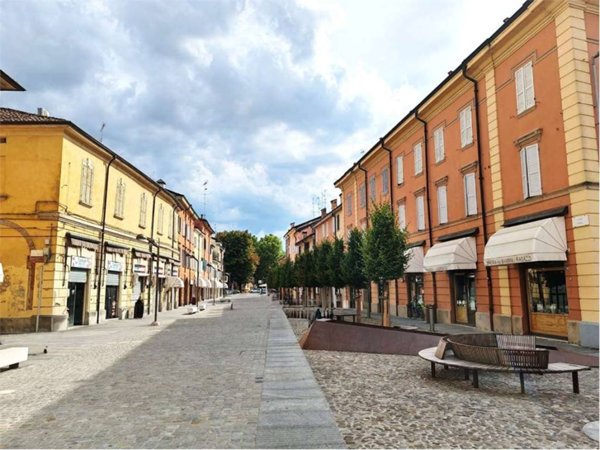 negozio in vendita a Carpi in zona Centro Storico