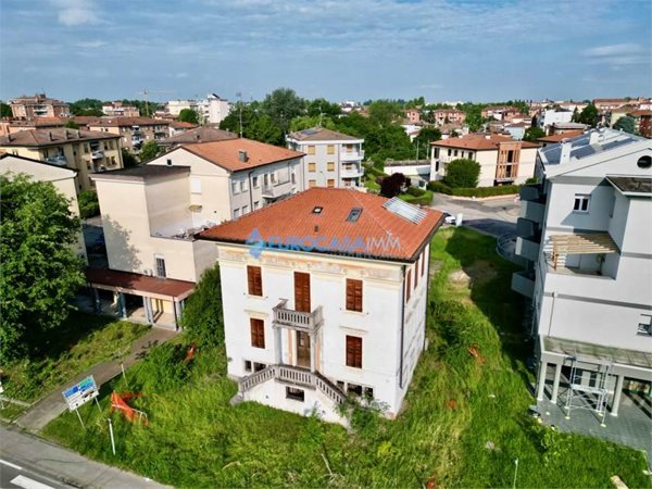 casa indipendente in vendita a Carpi in zona Cibeno Pile