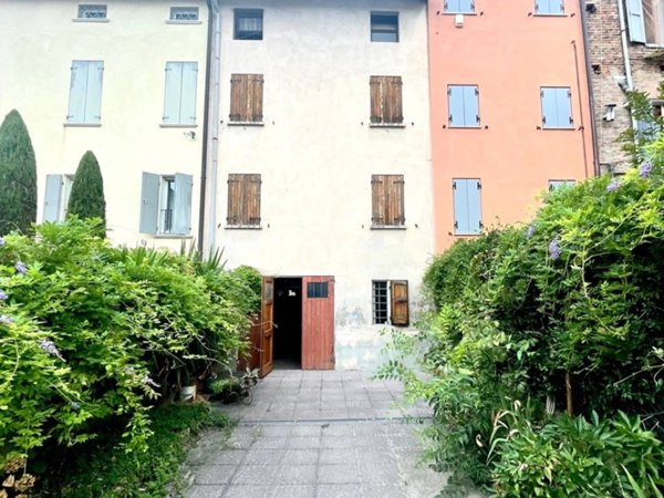 casa indipendente in vendita a Carpi in zona Centro Storico