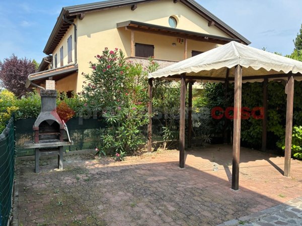 casa indipendente in vendita a Carpi in zona Budrione