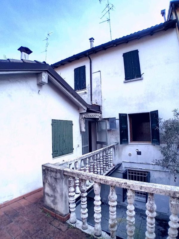casa indipendente in vendita a Carpi in zona Centro Storico