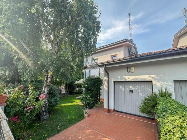 casa indipendente in vendita a Carpi in zona Gargallo