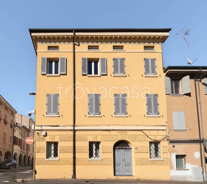 appartamento in vendita a Carpi in zona Centro Storico