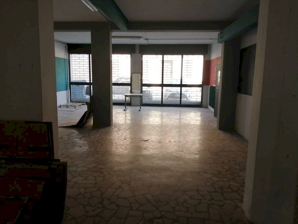 negozio in vendita a Carpi in zona Centro Storico