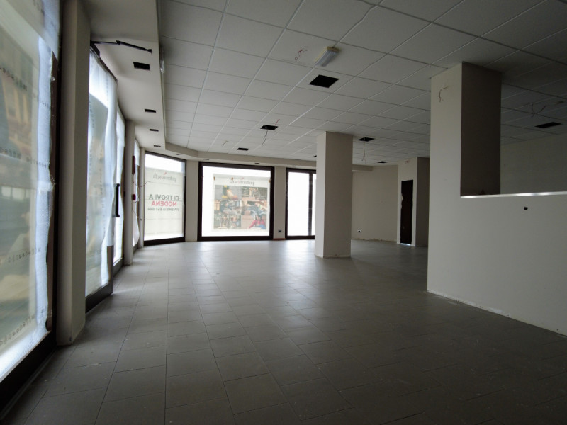 negozio in vendita a Carpi