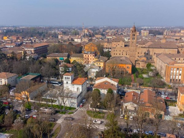 negozio in vendita a Carpi in zona Centro Storico