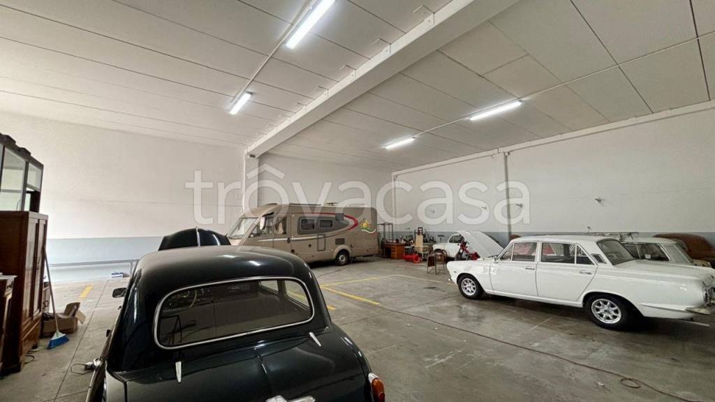 locale commerciale in vendita a Carpi