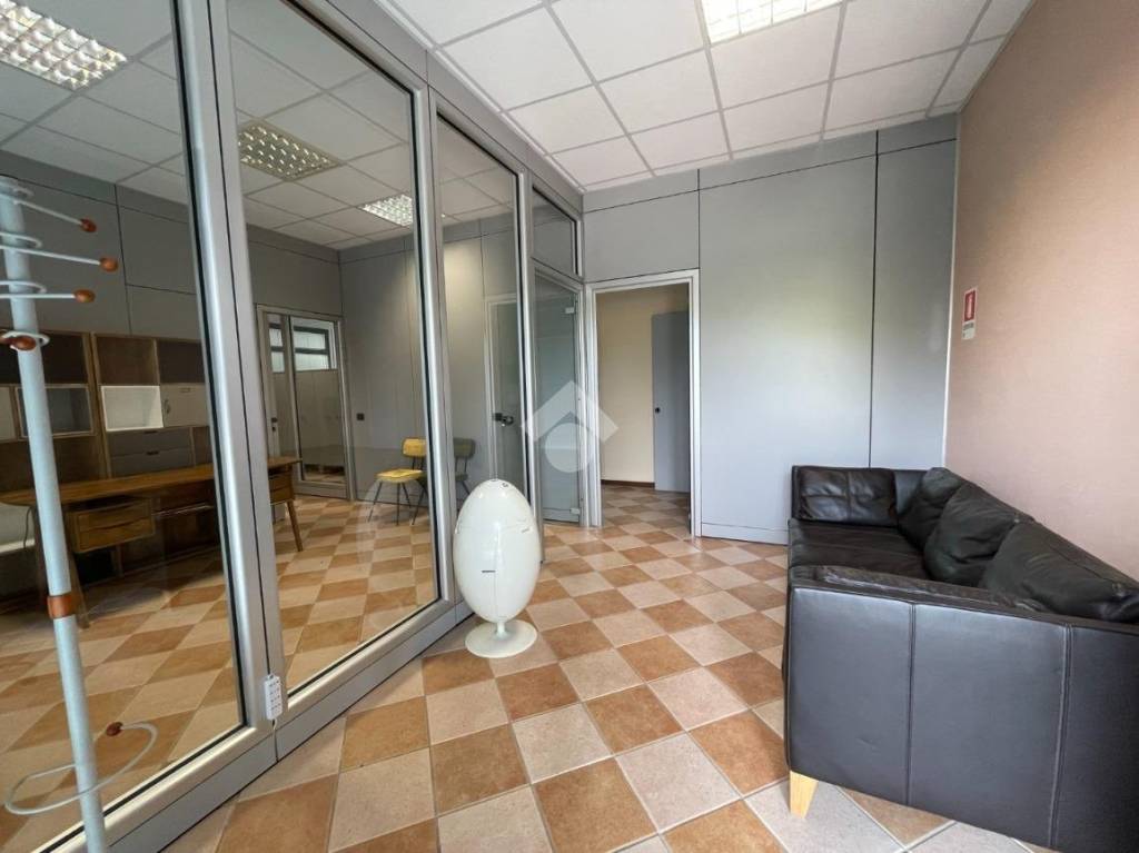 ufficio in vendita a Carpi in zona Gargallo