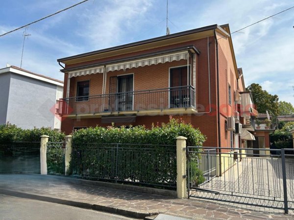 casa indipendente in vendita a Carpi in zona Quartirolo