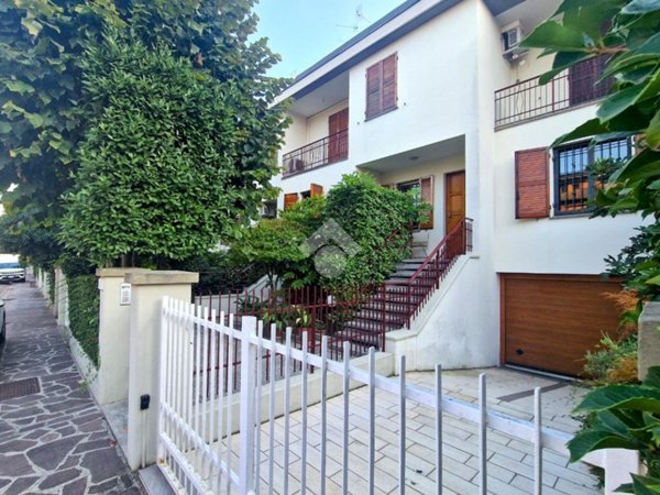 casa indipendente in vendita a Carpi