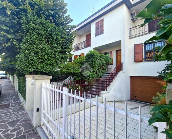 casa indipendente in vendita a Carpi