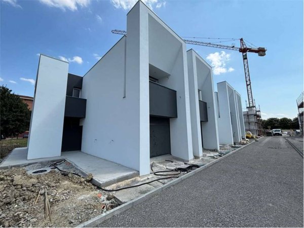 casa indipendente in vendita a Carpi