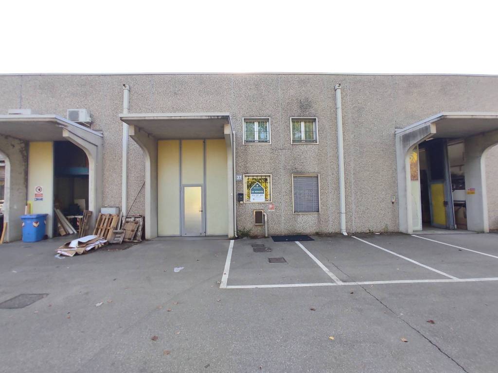 locale commerciale in vendita a Carpi in zona San Marino
