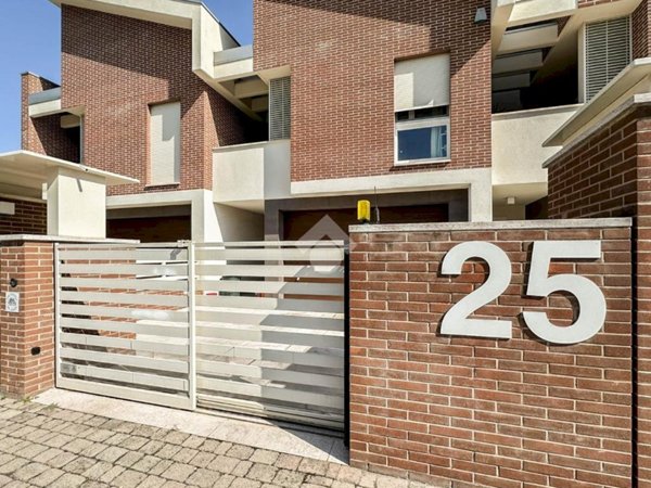 casa indipendente in vendita a Carpi