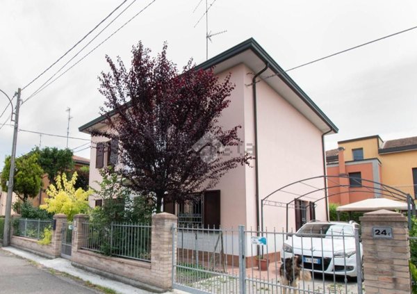 casa indipendente in vendita a Carpi