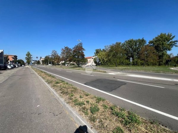 locale commerciale in vendita a Carpi in zona Quartirolo