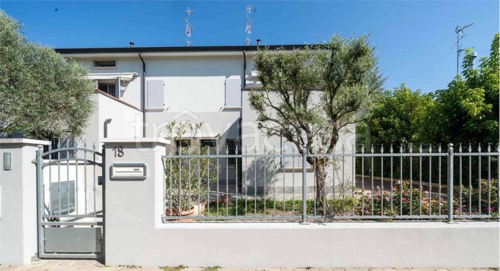 casa indipendente in vendita a Carpi in zona Quartirolo