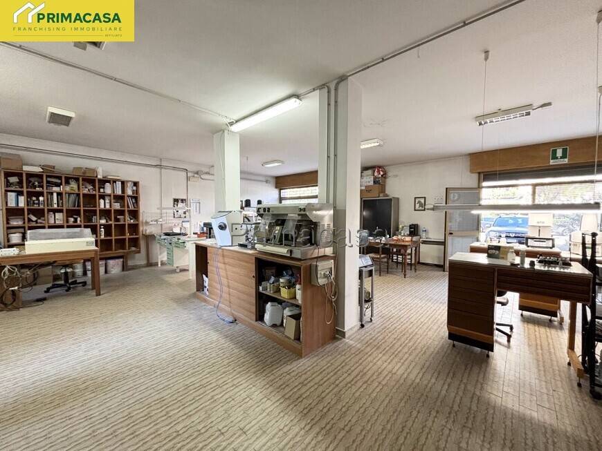 negozio in vendita a Carpi
