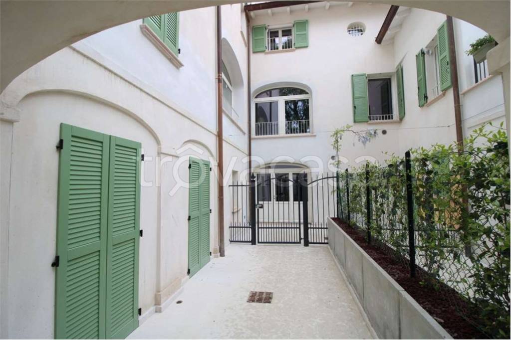 casa indipendente in vendita a Carpi in zona Centro Storico