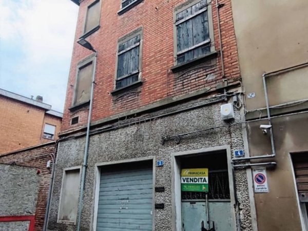 intera palazzina in vendita a Carpi in zona Centro Storico