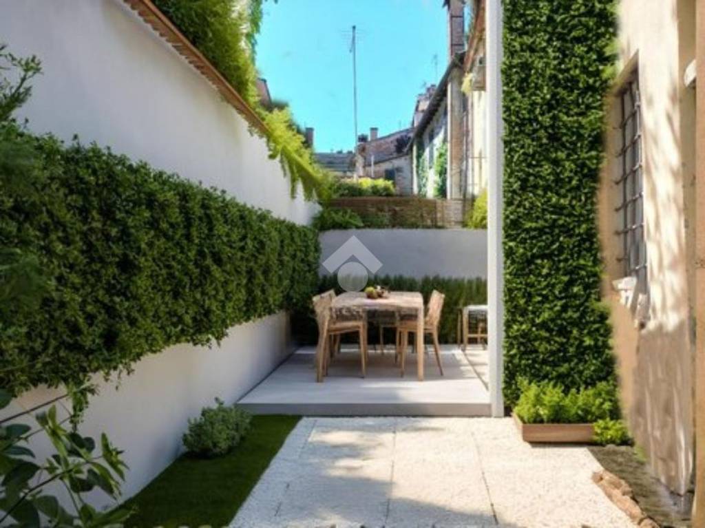 appartamento in vendita a Carpi in zona Centro Storico